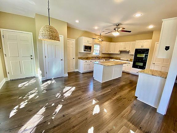4th image of 1255 Creek Valley Dr