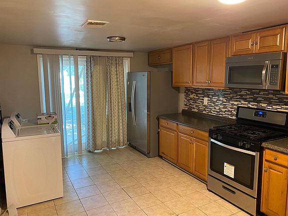 5th image of 811 W 7th St