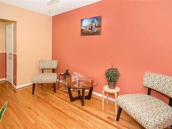 4th image of 517 Riverdale Ave APT 6H