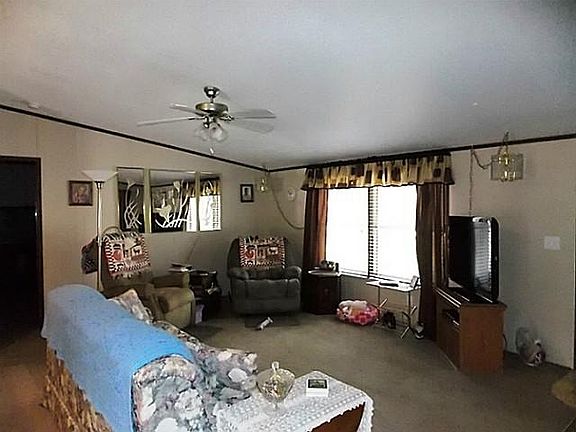 4th image of 313 Black Oak Dr