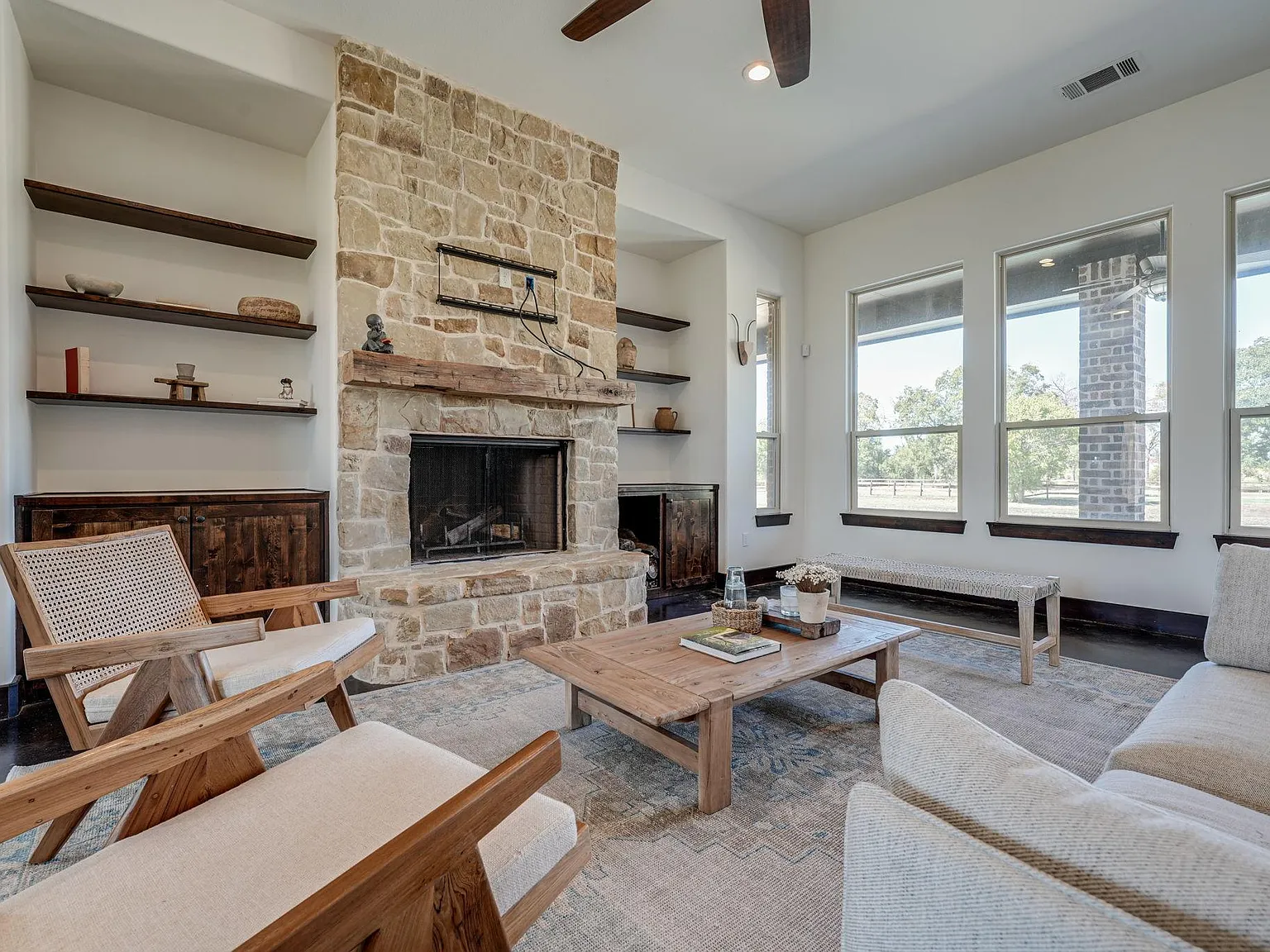 4 bed, 4925 sqft, $6,995 — Photo 4