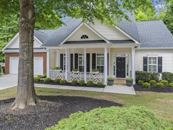 106 Avondale Cir, Newnan, GA 30265