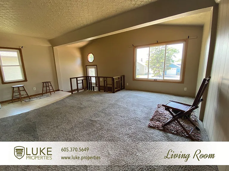 102 S Lake Ave — Photo 3