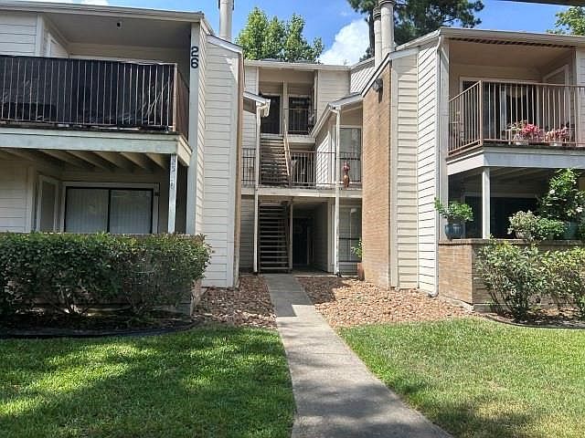 1st image of 3500 Tangle Brush Dr APT 28