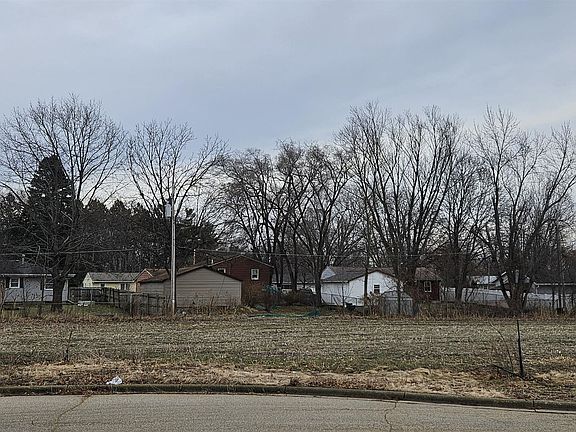2nd image of 2535 Loma Dr