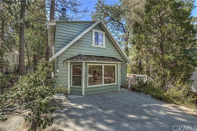 1st image of 286 Hemlock Dr