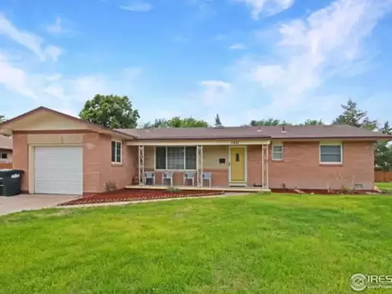 1421 Adams Cir — Photo 1