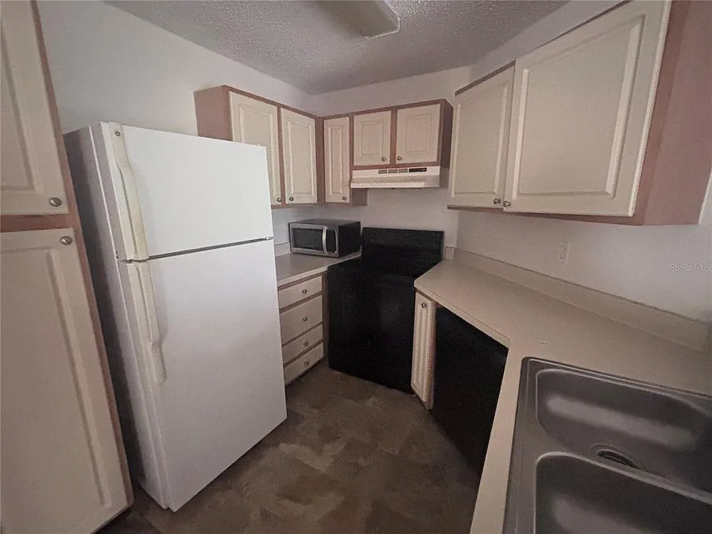 3 bed, 2.0 bath, 1100 sqft, $1,650 — Photo 3