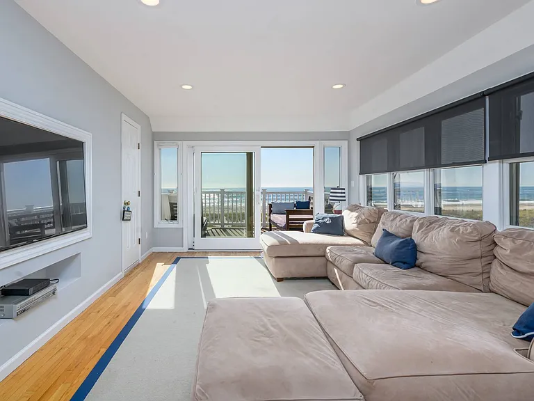 863 Dune Rd — Photo 35