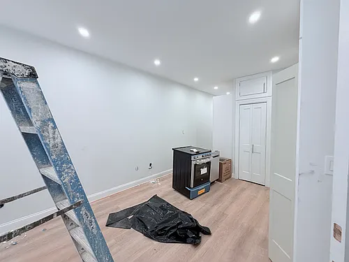 100 Myrtle St Photo 1