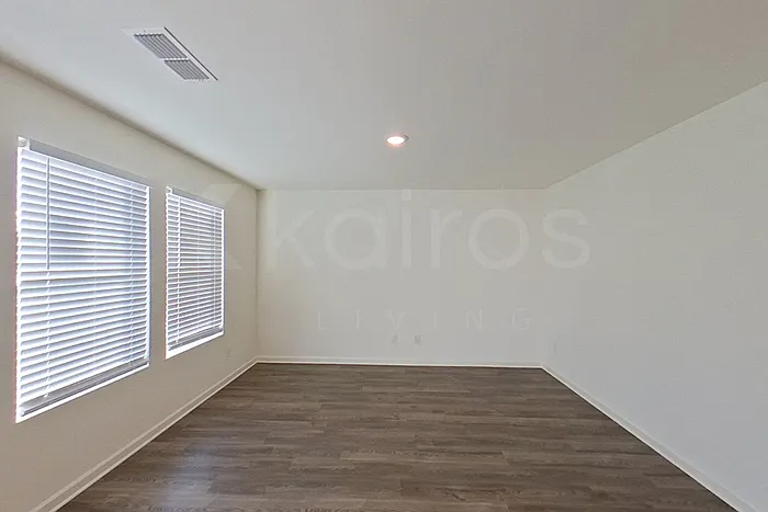 4 bed, 2.5 bath, 2014 sqft, $2,245 — Photo 3