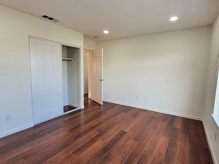 925 Gates St — Photo 21