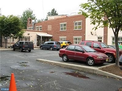 3rd image of 113 Olive St
