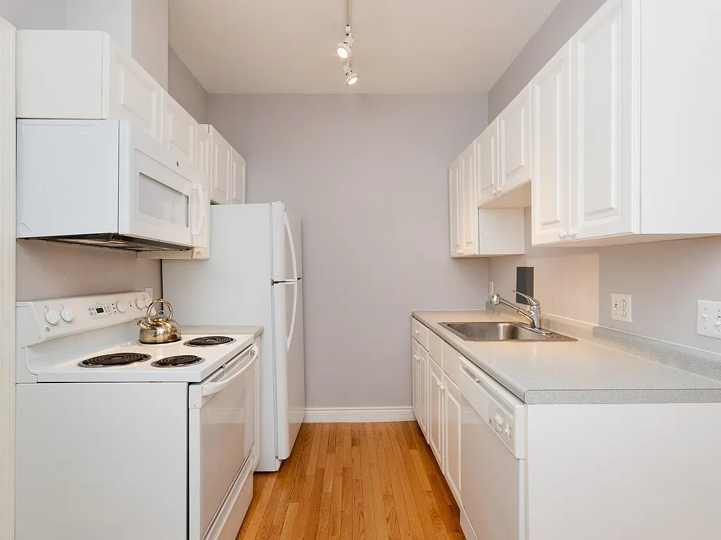2 bed, 1013 sqft, $4,500 — Photo 3