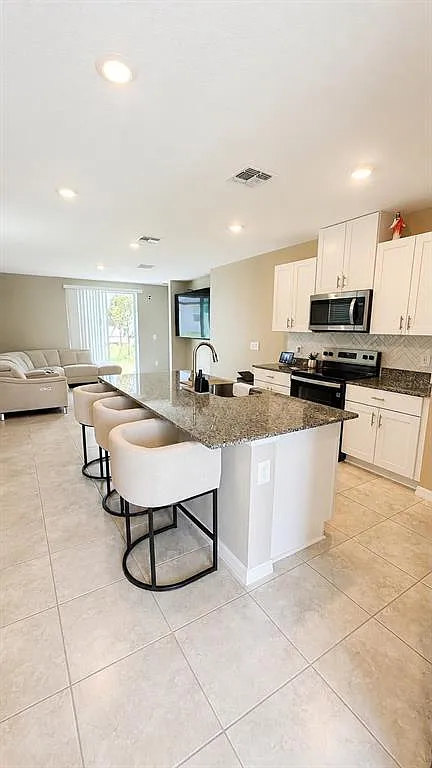 3 bed, 2.0 bath, 1288 sqft, $2,100 — Photo 4
