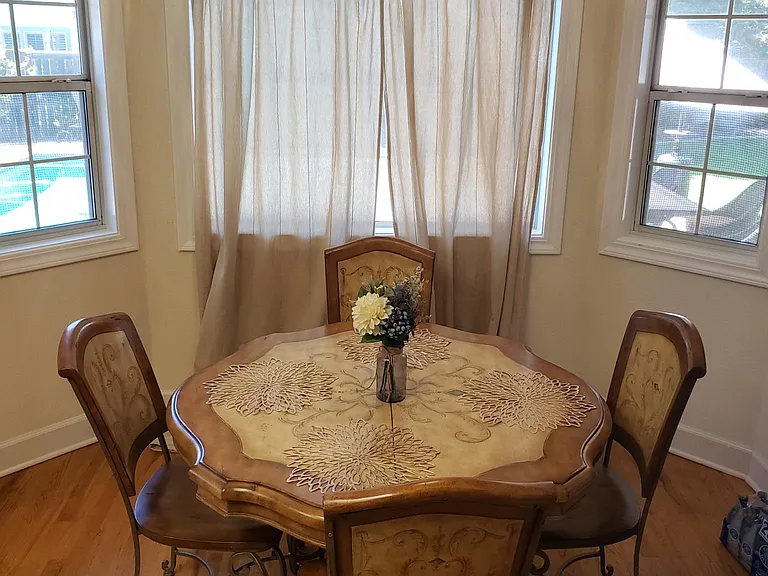 Kitchen dining nook