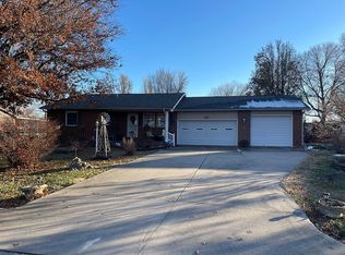 215 Sunflower Ln, Iola, KS 66749