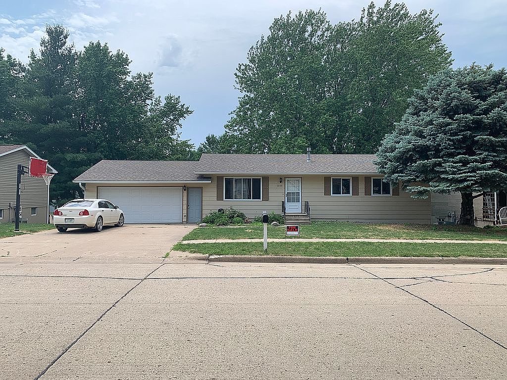 1343 Remer Dr, Le Mars, IA 51031 Zillow