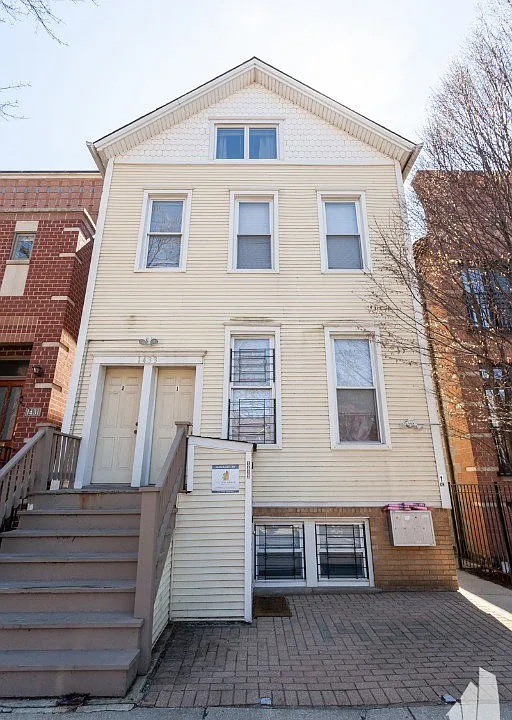 1433 W Oakdale Ave #2