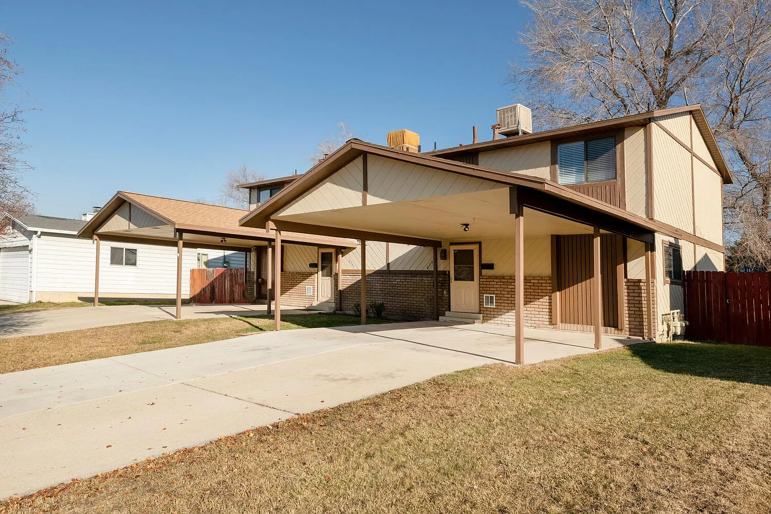 4 bed, 2.5 bath, 1300 sqft, $2,600 — Photo 1