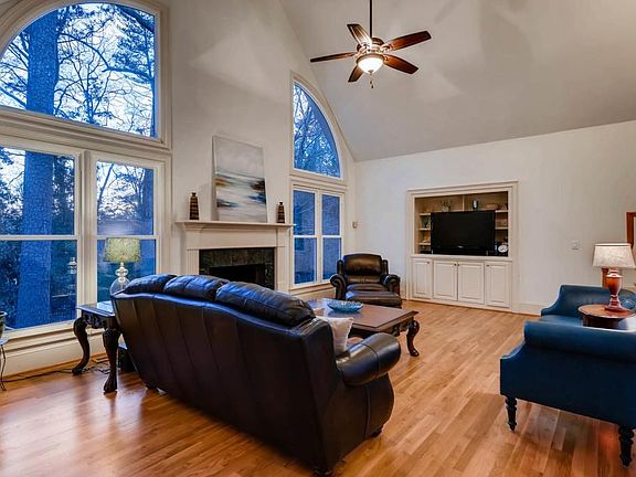 5th image of 466 Manor Oak Ln SE