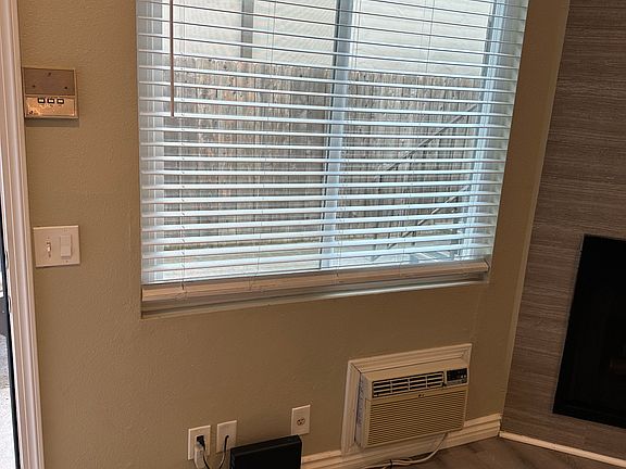 3rd image of 4433 Winona Ave APT 2
