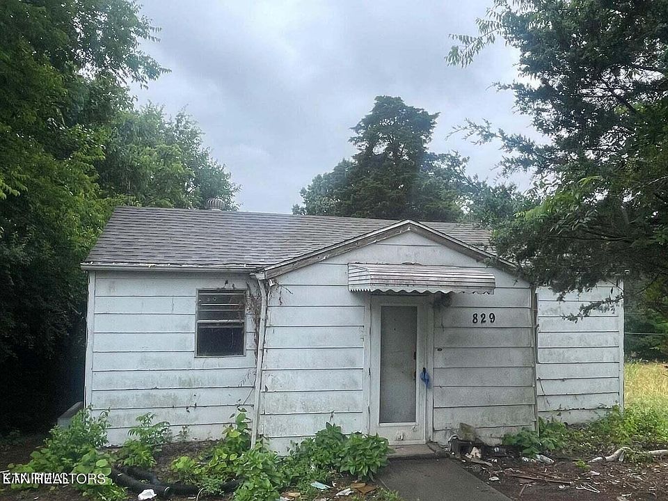 1st image of 829 W Woodland Ave NW
