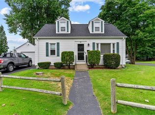 89 Carpenter St, Warwick, RI 02886