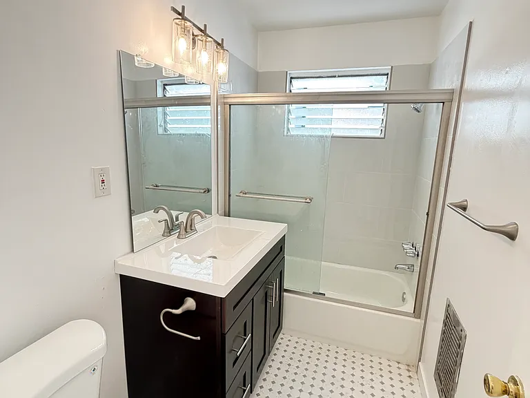 1333 N Fuller Ave — Photo 15