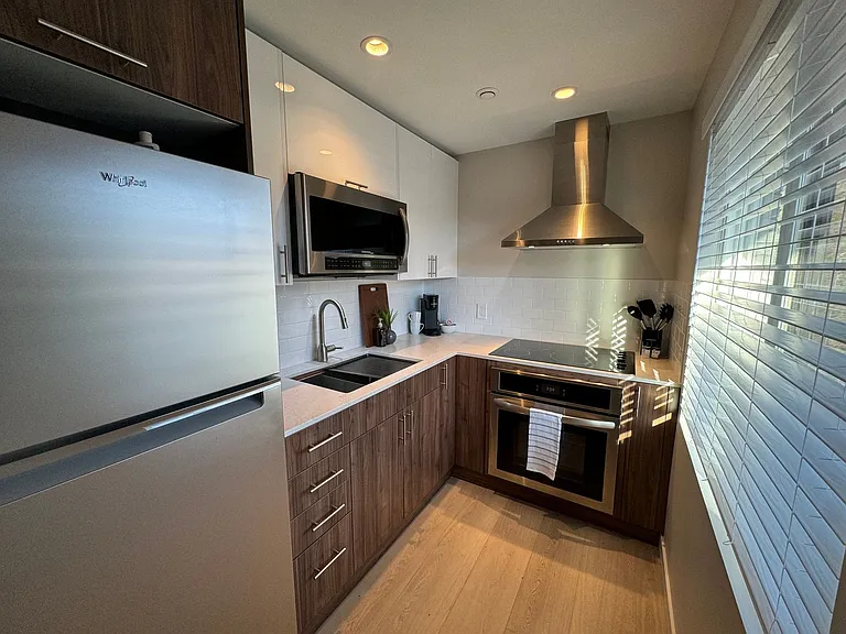 McKinnley Apartments - Luxury Studios! — Photo 6