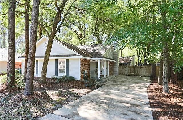 1st image of 8 Dumaine Dr