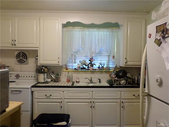 4th image of 1330 Evergreen Ave