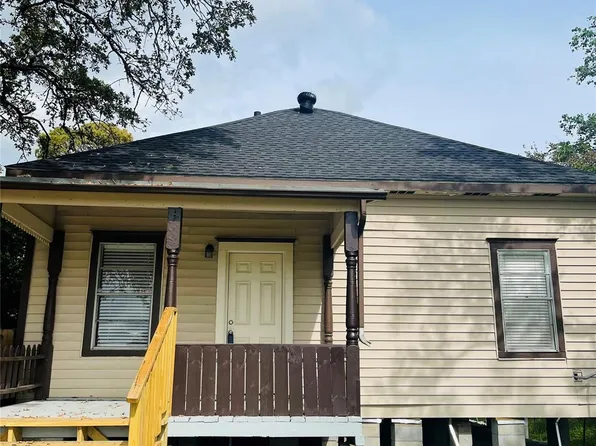 1017 S Kansas St, La Porte, TX 77571