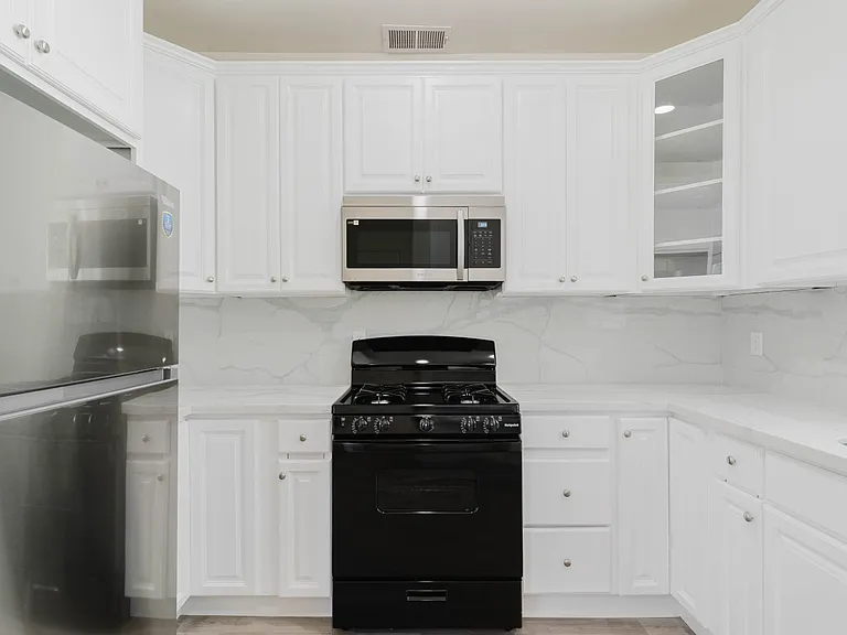 18347 Saticoy St #26 — Photo 11