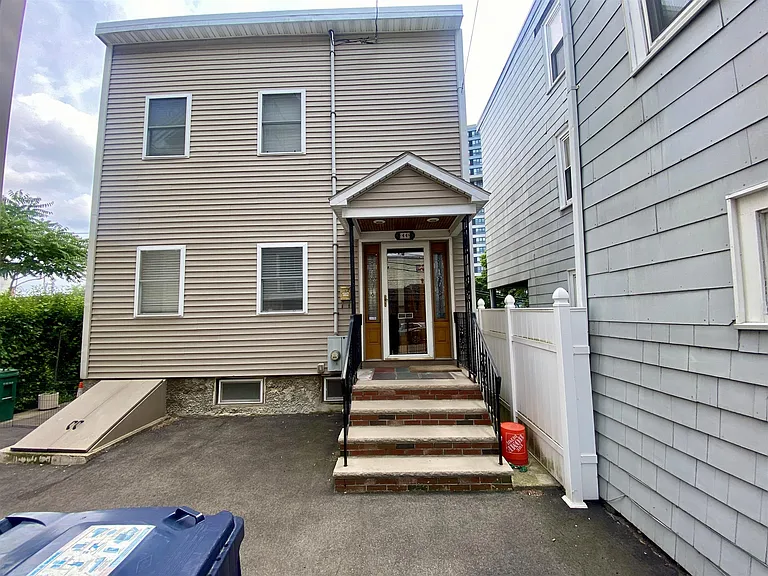44 Warren St #44.5 — Photo 8