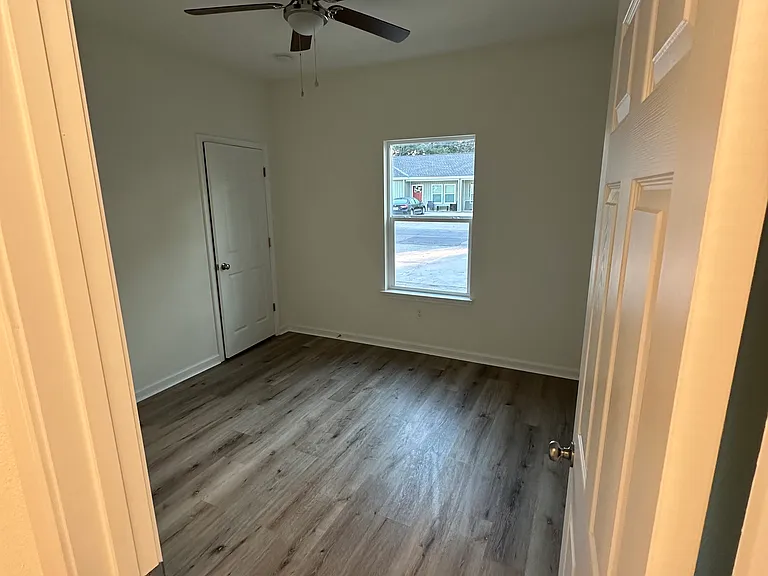 688 Anderson Dr — Photo 5