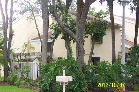 3rd image of 9897 Fairway Cove Ln