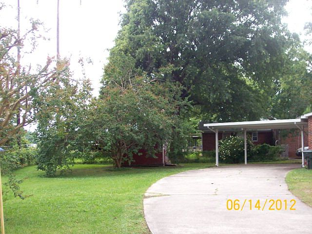 2nd image of 501 Grove St NE