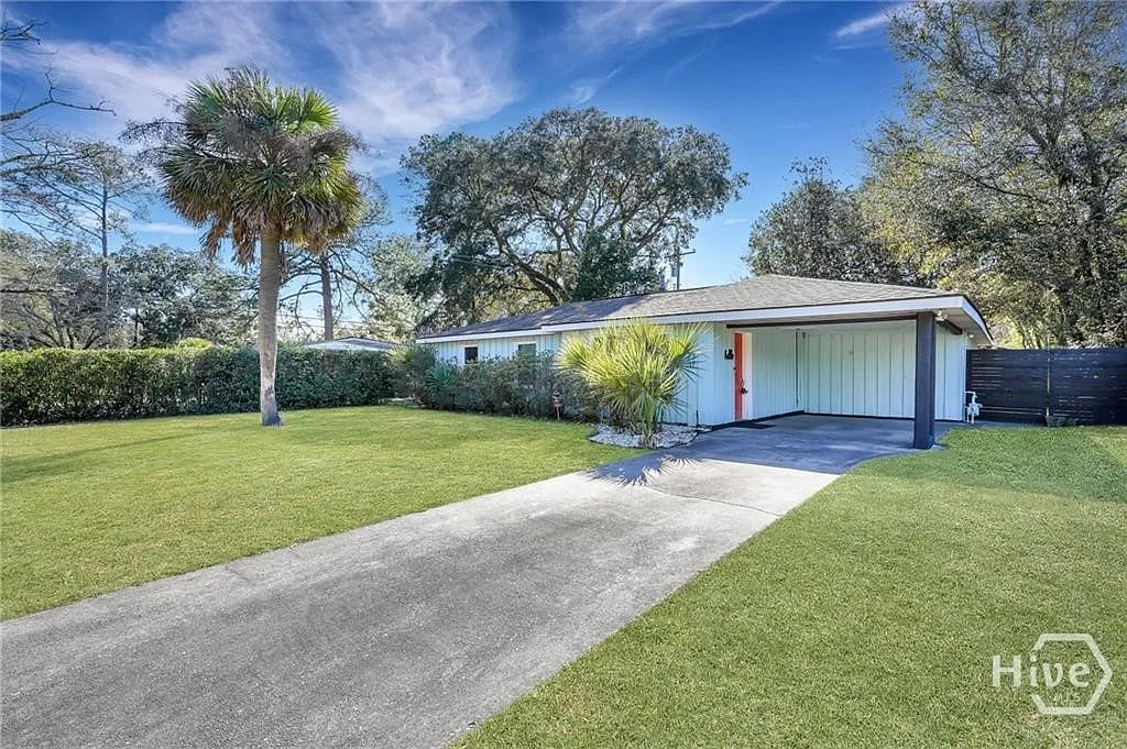 3 bed, 2.0 bath, 1850 sqft, $2,500 — Photo 1