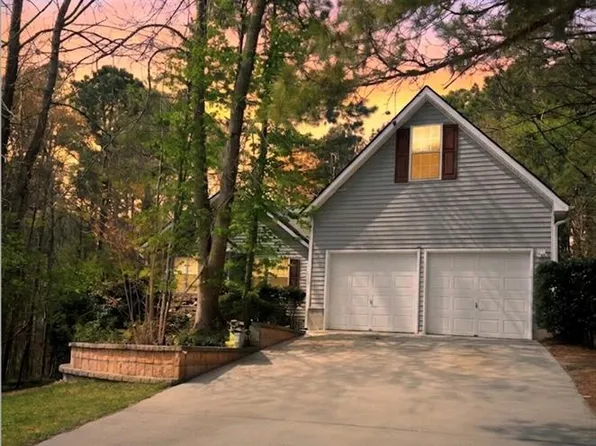 2072 Amberly Crossing Ln, Dacula, GA 30019