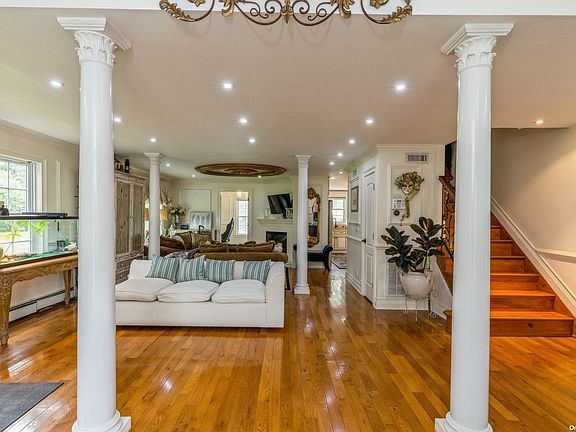 5th image of 15 Goodale Ct