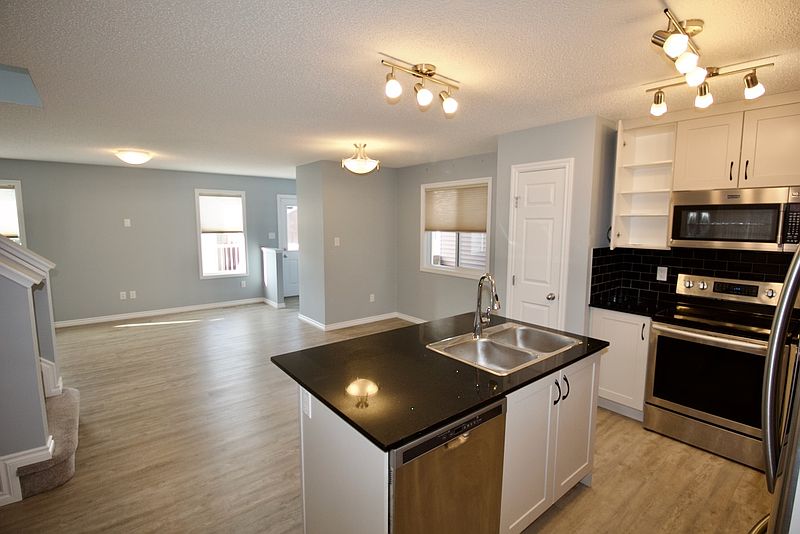 Edmonton House for rent - 4 Bedrooms — photo 4