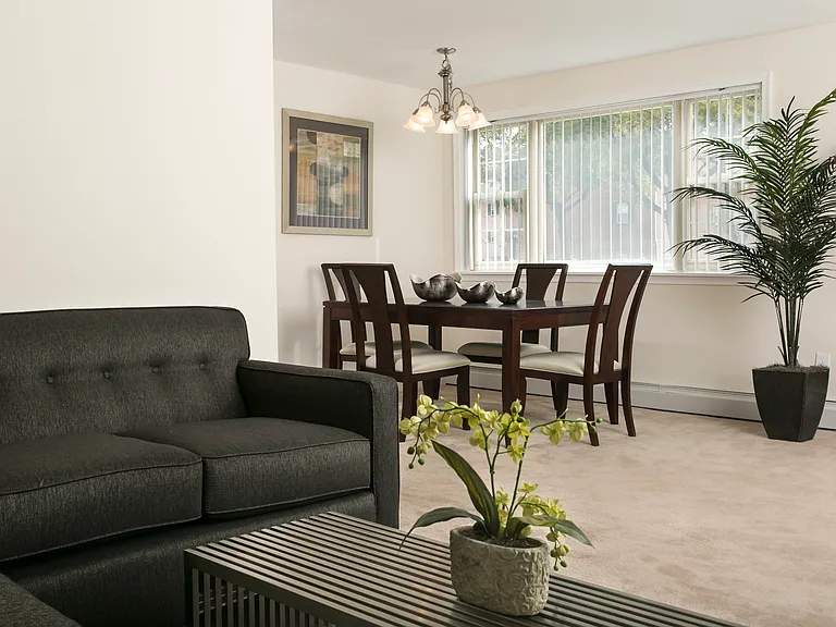 Stratford Apartments — Photo 52