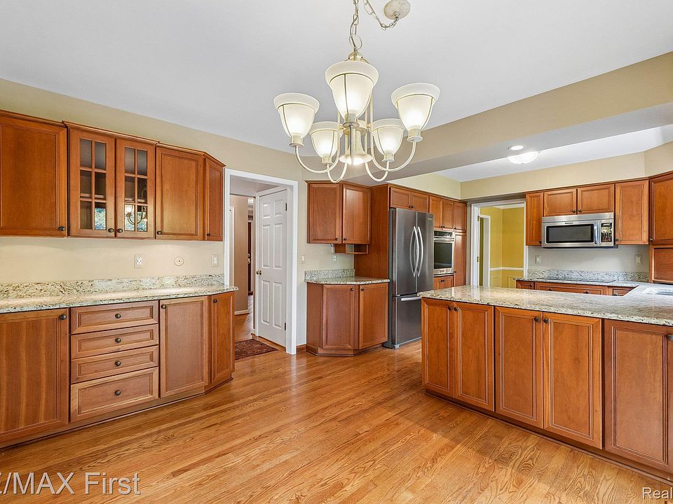 3232 Essex Dr, photo 11