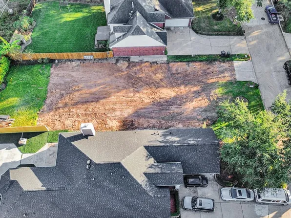 319 Power Ct, Sugar Land, TX 77478