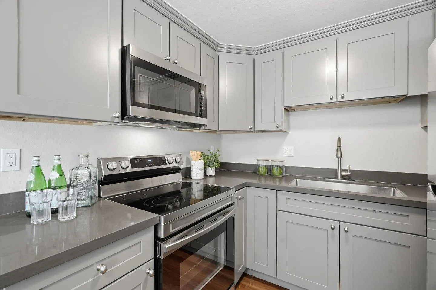 1 bed, 353 sqft, $2,500 — Photo 2