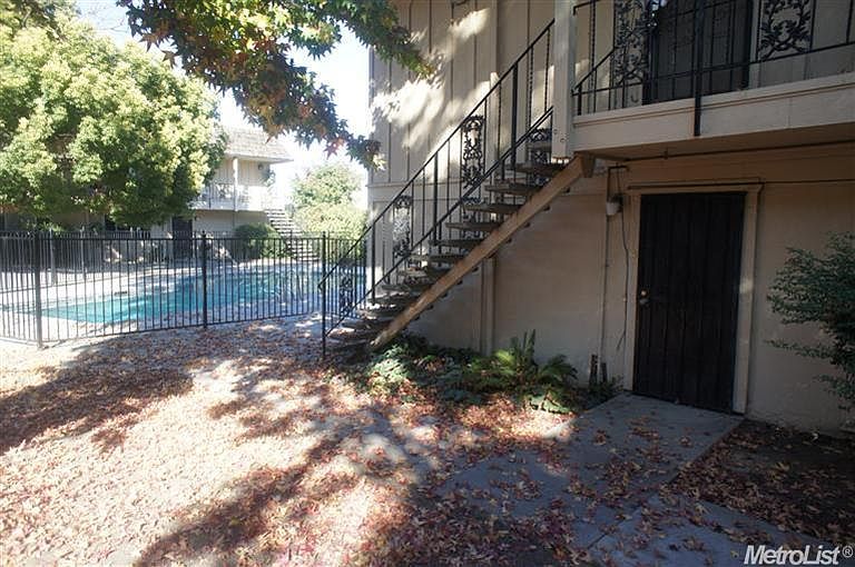 1st image of 2421 Country Club Blvd APT 6