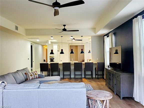 5th image of 7849 Hawthorne Dr Unit 801