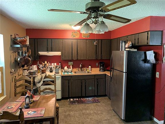 4th image of 1549 SE Pear Dr