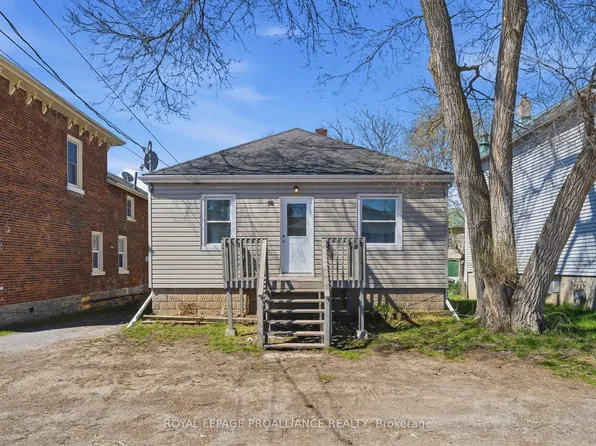 38 Oak St, Belleville, ON K8N 3S8